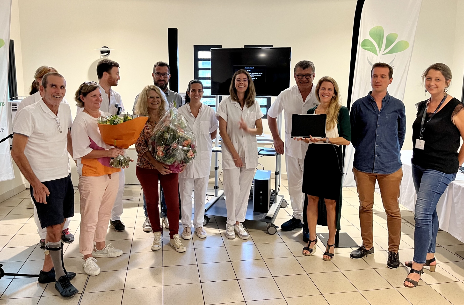 La clinique Les Tamarins Ouest re�oit en don une tablette intelligente sp�cialement programm�e pour les d�ficiences de la parole