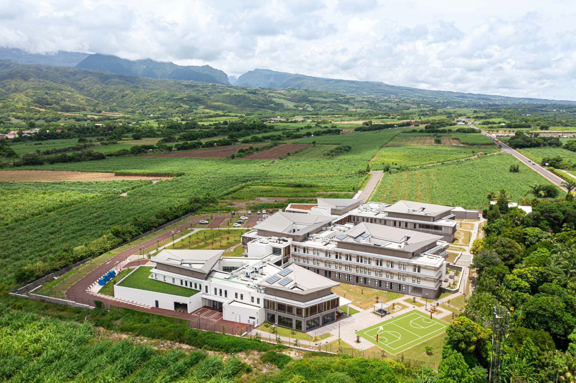 Inauguration de la Clinique Les Flamboyants Est  Bras Panon : Une rponse de proximit pour la population de lEst et du Nord de lle de La Runion.