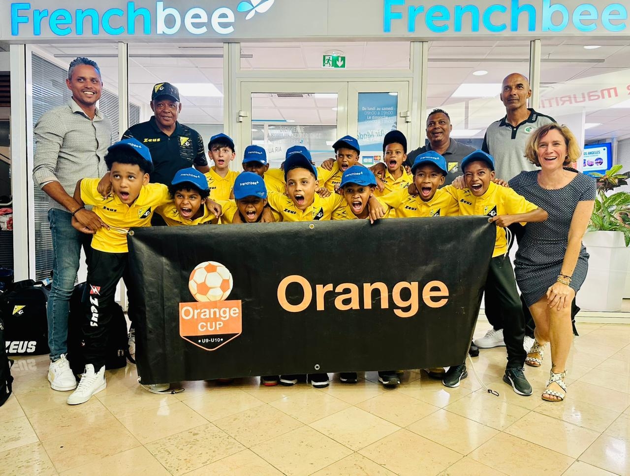 Grce  lOrange Cup, 12 jeunes footballeurs runionnais senvolent vers le Parc des Princes