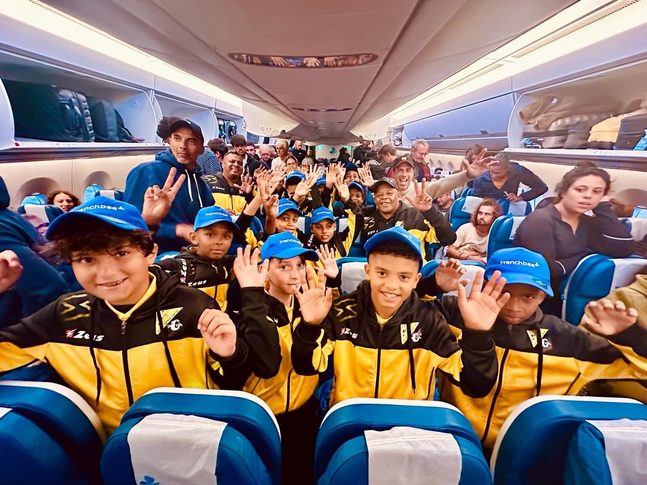 Grce  lOrange Cup, 12 jeunes footballeurs runionnais senvolent vers le Parc des Princes