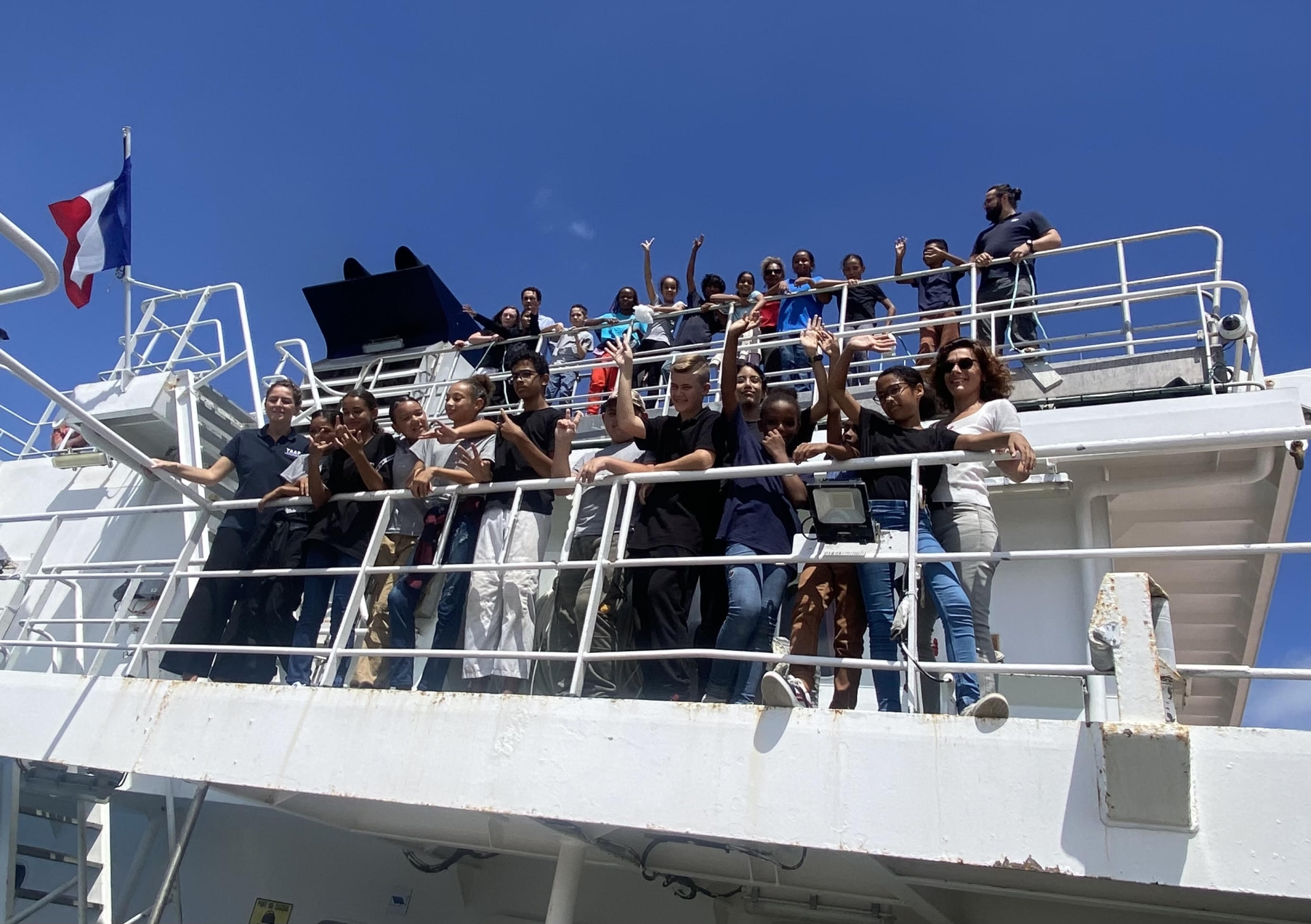 SENSIBILISATION DES ELEVES REUNIONNAIS AUX METIERS DE LA MER DANS LE CADRE DES JOURNEES TAAFIENNES