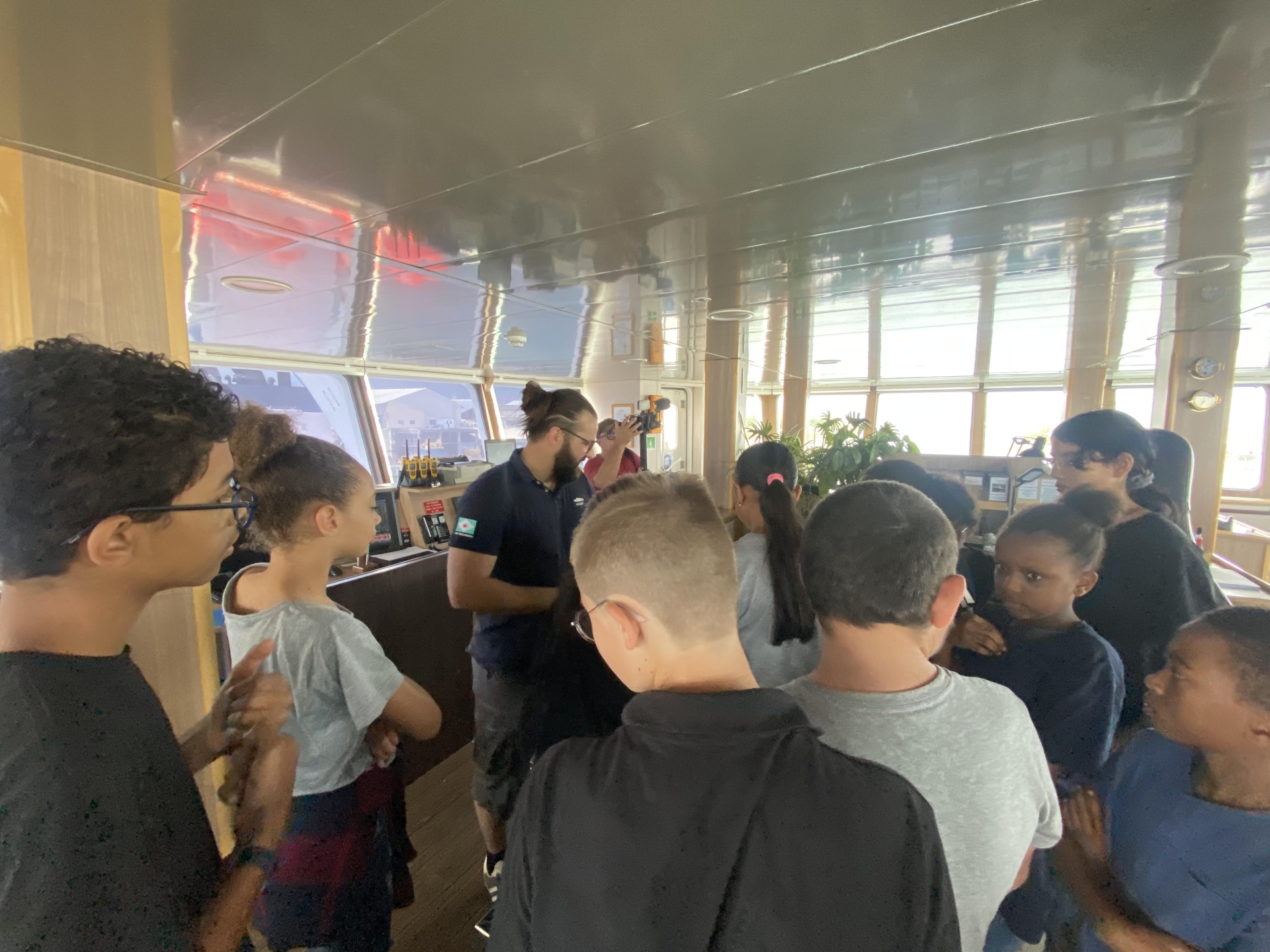 SENSIBILISATION DES ELEVES REUNIONNAIS AUX METIERS DE LA MER DANS LE CADRE DES JOURNEES TAAFIENNES