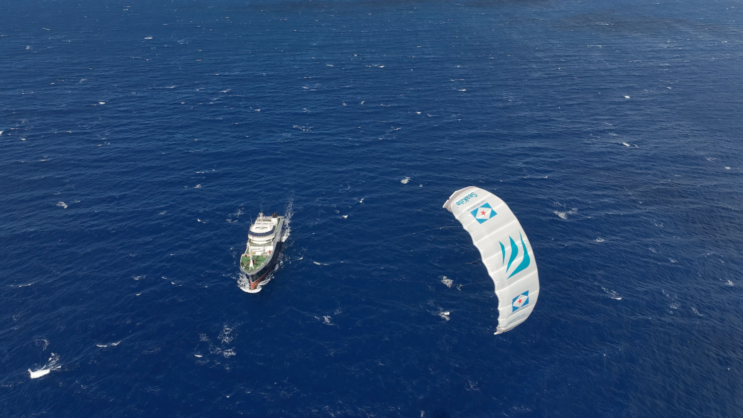  Premi�re mondiale  : un navire �quip� d�un kite de traction automatis�