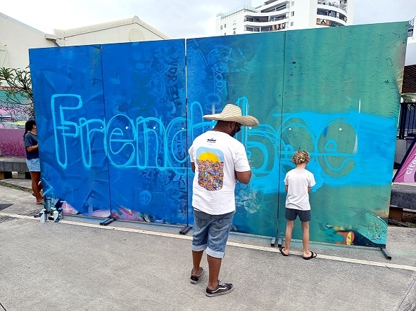 Des graffs et des ailes : French bee partenaire de R�union Graffiti c�l�bre l�art urbain